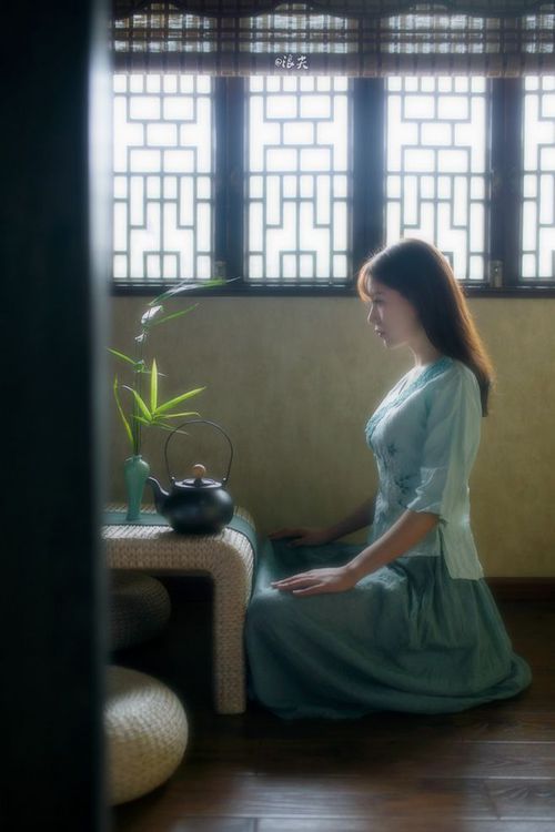 阿森纳边锋回撤参与中场构建，阿森纳边卫