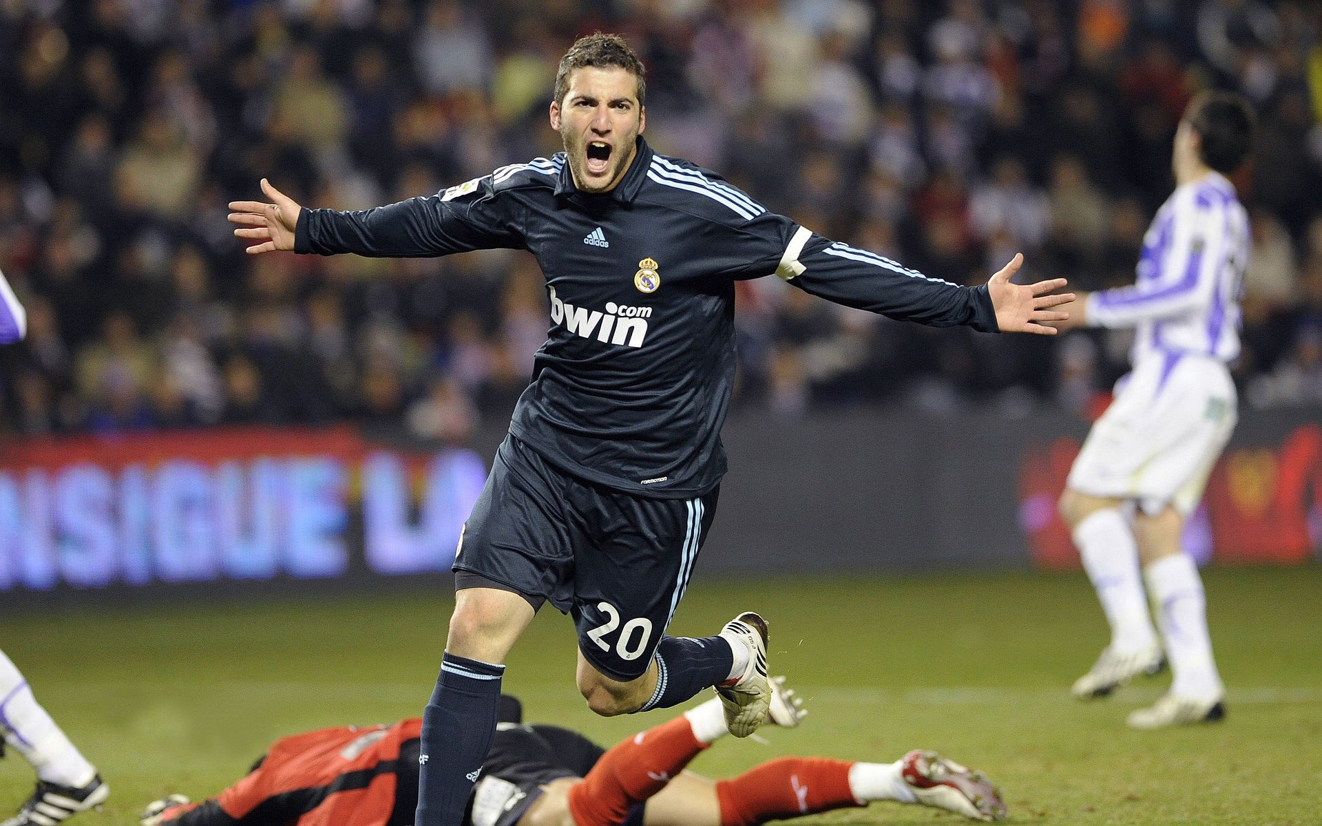 九游体育下载链接-西甲：马德里双雄激烈追分，积分差距微乎其微，马德里竞技西甲直播赛